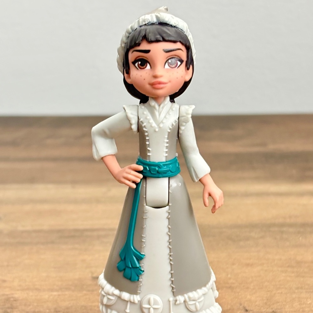 Hasbro Ultimate Disney Frozen 2 Honeymaren 4" PVC Figure